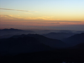 frio atardecer desde las alturas de la cordillera de Los Andes, Chile