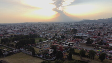 Fototapeta premium DRONE PHOTOGRAPHY OF THE POPOCATEPETL VOLCANO IN ATLIXCO PUEBLA MEXICO