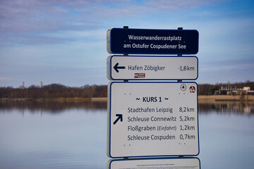 Schild Wasserwanderrastplatz am Ostufer des Cospudener See, Wasserwandern, Bootfahren, Rastplatz,...