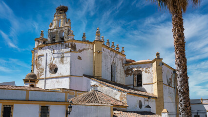 Vista de la iglesia siglo XVI del santísimo Cristo del Rosario en la villa de Zafra, España. Con...