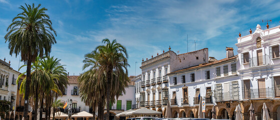 Vista de la plaza Grande en la villa de Zafra, España. Con cielo editado