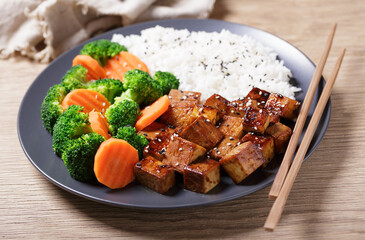 plate of fried tofu, rice and vegetables with sesame seeds - 760815337