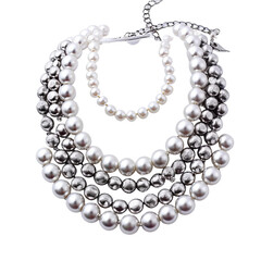 Obraz premium pearl necklace isolated on white