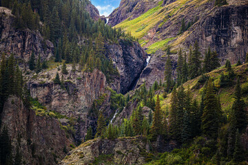 Waterfall in San Juan Mountains near Ouray, Colorado - obrazy, fototapety, plakaty