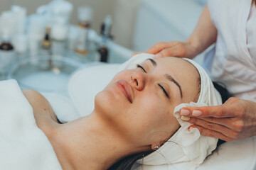 Fototapeta premium girl at a cosmetologist's office doing skin cleansing