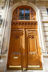 Old ornate door in Paris - typical old apartment buildiing. - 760881537