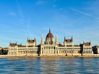 Fototapeta na wymiar Hungarian parliament building along the Danube River in Budapest