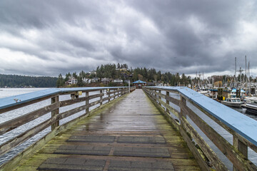 Fototapeta premium wooden bridge over the harbor