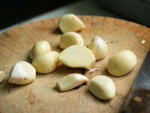 garlic on cutting board