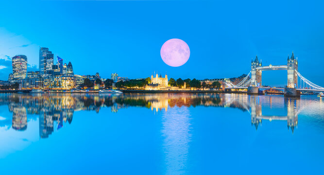 Fototapeta Panorama of the Tower Bridge and Tower of London on Thames river at twilight blue hour - London, England