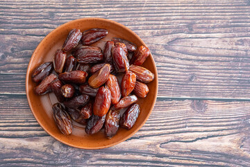 dried dates in bowl ready to serve