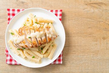 quadrotto penne pasta white creamy sauce with grilled chicken