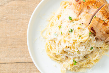 spaghetti white creamy sauce with grilled chicken