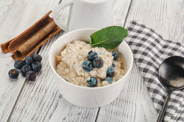 Oats porridge with blueberry