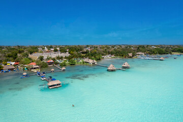 Fototapeta na wymiar Bacalar seven colors lagoon in Quintana Roo