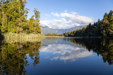 Wunderschöner Ausblick auf den Mt. Cook in Neusseland mit einem spiegelndem See im Vordergrund