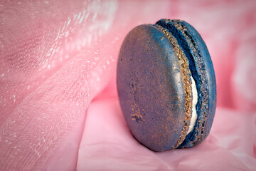 Blue macaroon with golden dust on pink background - 761199732