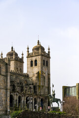 Obraz premium Porto Cathedral or Se de Porto on an overcast weather day, Portugal