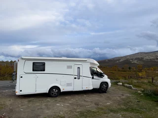 Foto op Plexiglas Motorhome camper in Dovrefjell National Park in south Norway. Europe © Alberto Gonzalez 