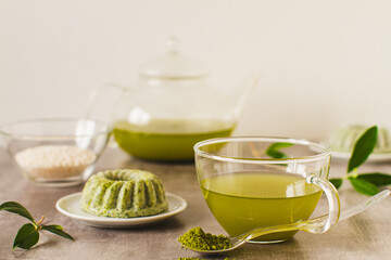 Matcha tea and a dessert made from tapioca pearls and matcha powder