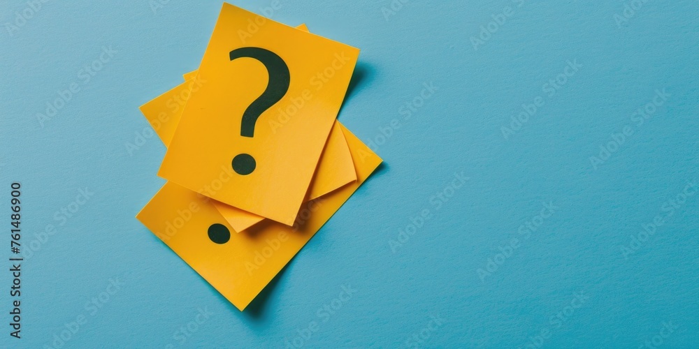 Aufkleber A stack of yellow post it notes with a question mark symbol on them. Ideal for business concepts or educational materials