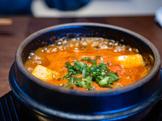 〆はぐつぐつのチゲ鍋