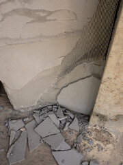 Concrete fragments and foam sheets from broken, damaged walls - 761541151