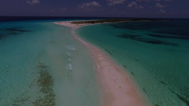Isla hermosa del caribe llamada Los Roques en Venezuela