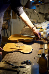 violin, workshop, craftsmen, classical music, musical instrument, repair, maintenance, vintage, old, ancient, tool, technique, wood, glue, double bass, violon, atelier, artisans, musique classique
