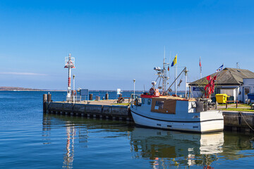 Fischerboot im Hafen von Vitte auf der Insel Hiddensee