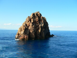 Sycylia, Włochy, skały, morze, plaża, słońce chmury, wulkan