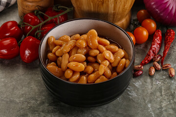 Canned beans in tomato sauce