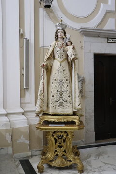 Benevento - Statua della Madonna del Rosario nella Chiesa di San Domenico
