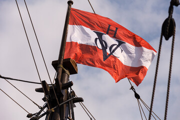 Kampen, The Netherlands - March 30, 2018: Flag as used by the Dutch Verenigde Oost-Indische Compagnie from 1602 til 1799 - obrazy, fototapety, plakaty