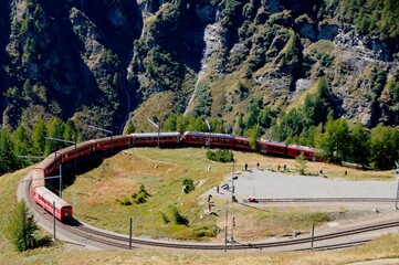 Die Bernina-Bahn fährt zur Alp Grüm. The Bernina Railway driving to the Alp Grüm