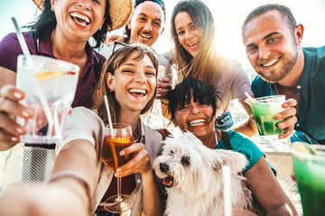 Group of happy people enjoying cocktail party sitting at bar restaurant - Happy friends toasting gin tonic and mojitos together - Food and beverage life style concept - obrazy, fototapety, plakaty
