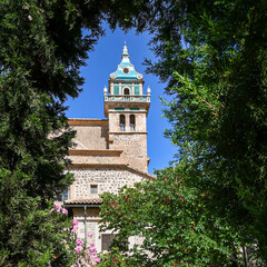 cupula colorida y curiosa