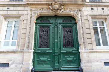 Old ornate door in Paris - typical old apartment buildiing. - 761836911