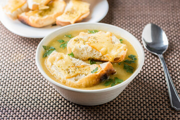 onion soup with croutons - 761843179
