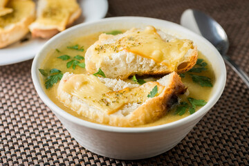 onion soup with croutons - 761843181