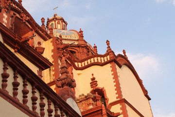 Fachada de catedral en el centro de Taxco, ,Guerrero, México