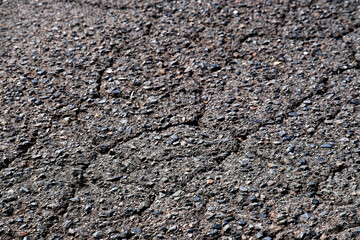 傷んだアスファルト道路２