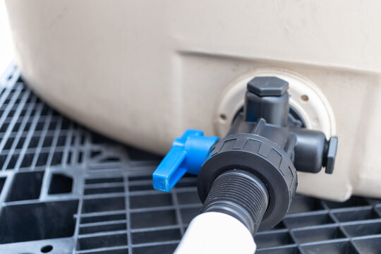 Installation of water tank Tinaco