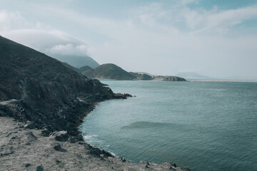 Fototapeta na wymiar vista panorámica de una bahía y playa de la costa peruana