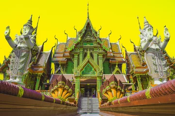 Keuken spatwand met foto Beautiful temple decorated with Thai style stucco art of Wat Sriutumpron in Nakhon Sawan Province. © Kobchai M.