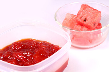 手作りのスイカジャムとカットスイカ