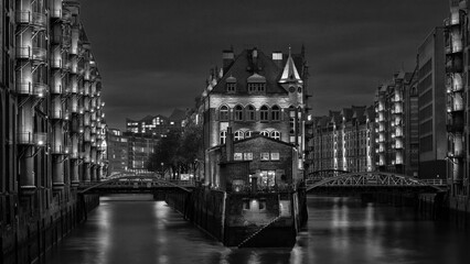Fototapeta premium Hamburger Speicherstadt - Wasserschloss