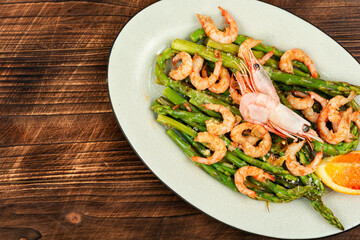 Shrimp with young boiled asparagus.
