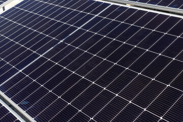 Close-up of Solar panels in a solar power farm. - obrazy, fototapety, plakaty