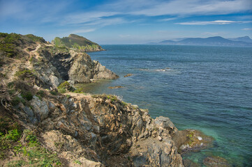 Küstenweg auf der Presque Ile de Giens in Südfrankreich